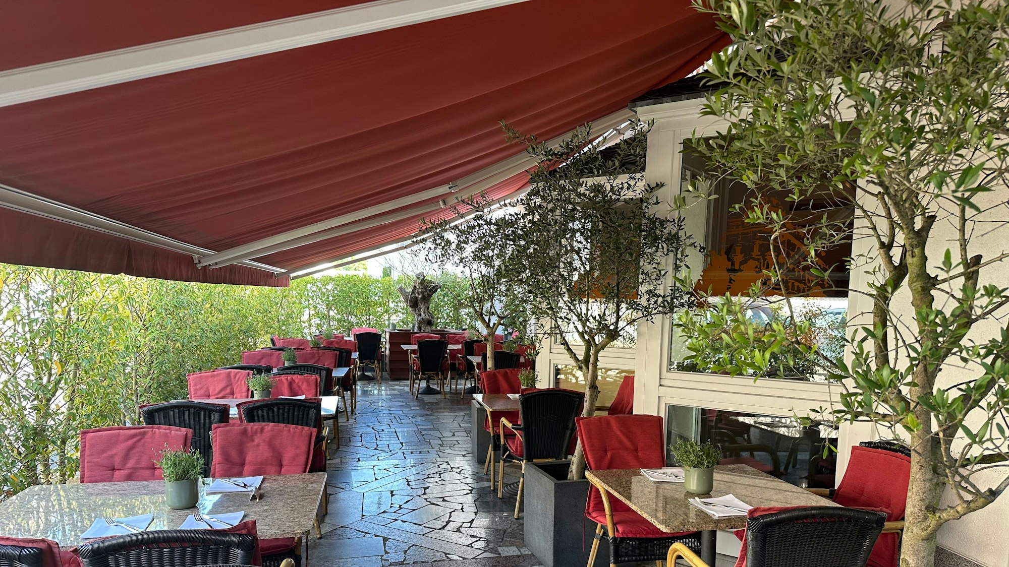 Platz für 50 Personen bietet die Terrasse am Via Veneto in Spich.