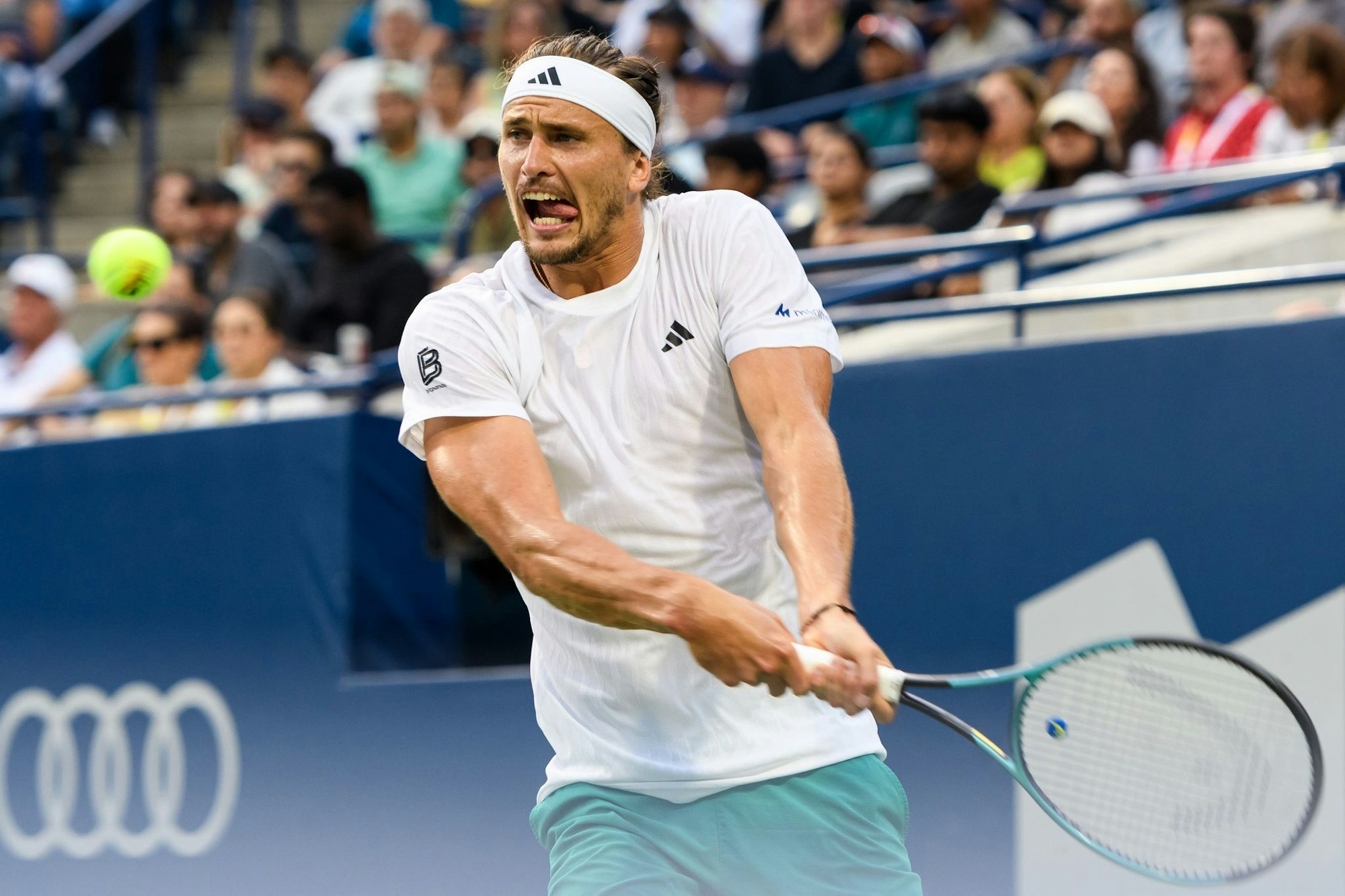 Im zweiten Satz deutlich stärker, im dritten dann wieder wackelig: Zverev im Halbfinale gegen Chatschanow.