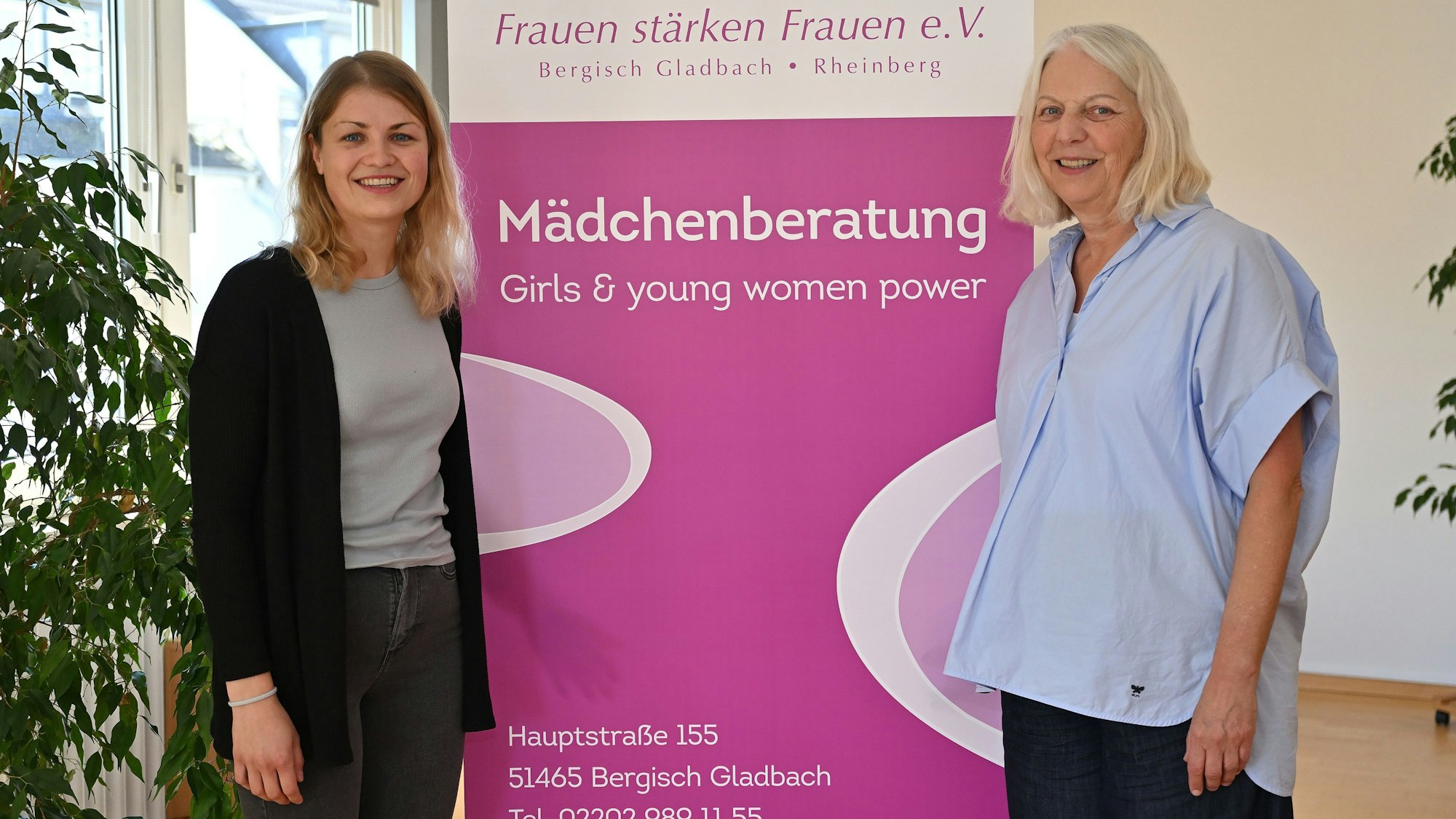 Sandra Makel (l.) und Magdalene Holthausen beraten Mädchen und junge Frauen, die Hilfe suchen.