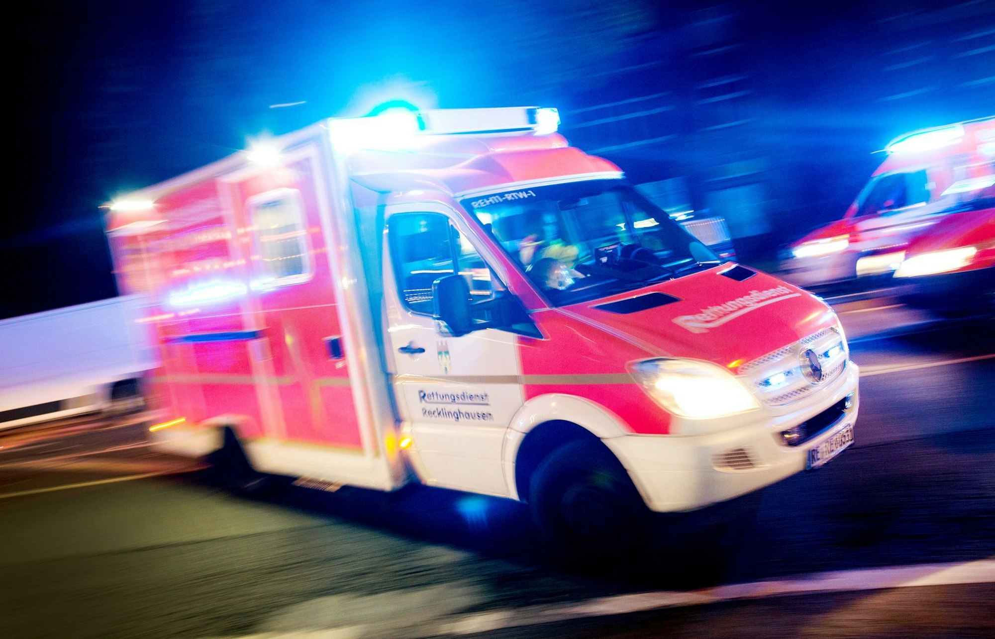 Rettungskräfte haben in Recklinghausen einen Mann mit einer Schussverletzung gefunden. (Archivbild)