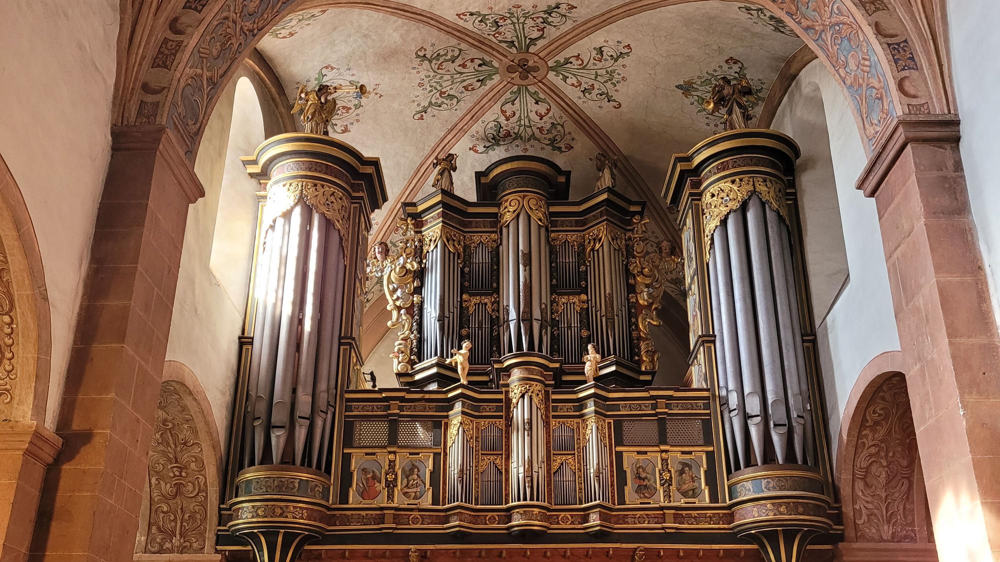 Der Blick auf die historische König-Orgel.