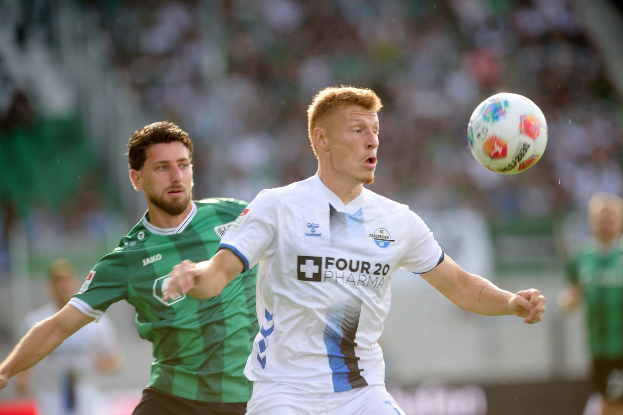 Laurin Curda (r) sorgte für die Vorlage zum 1:0.