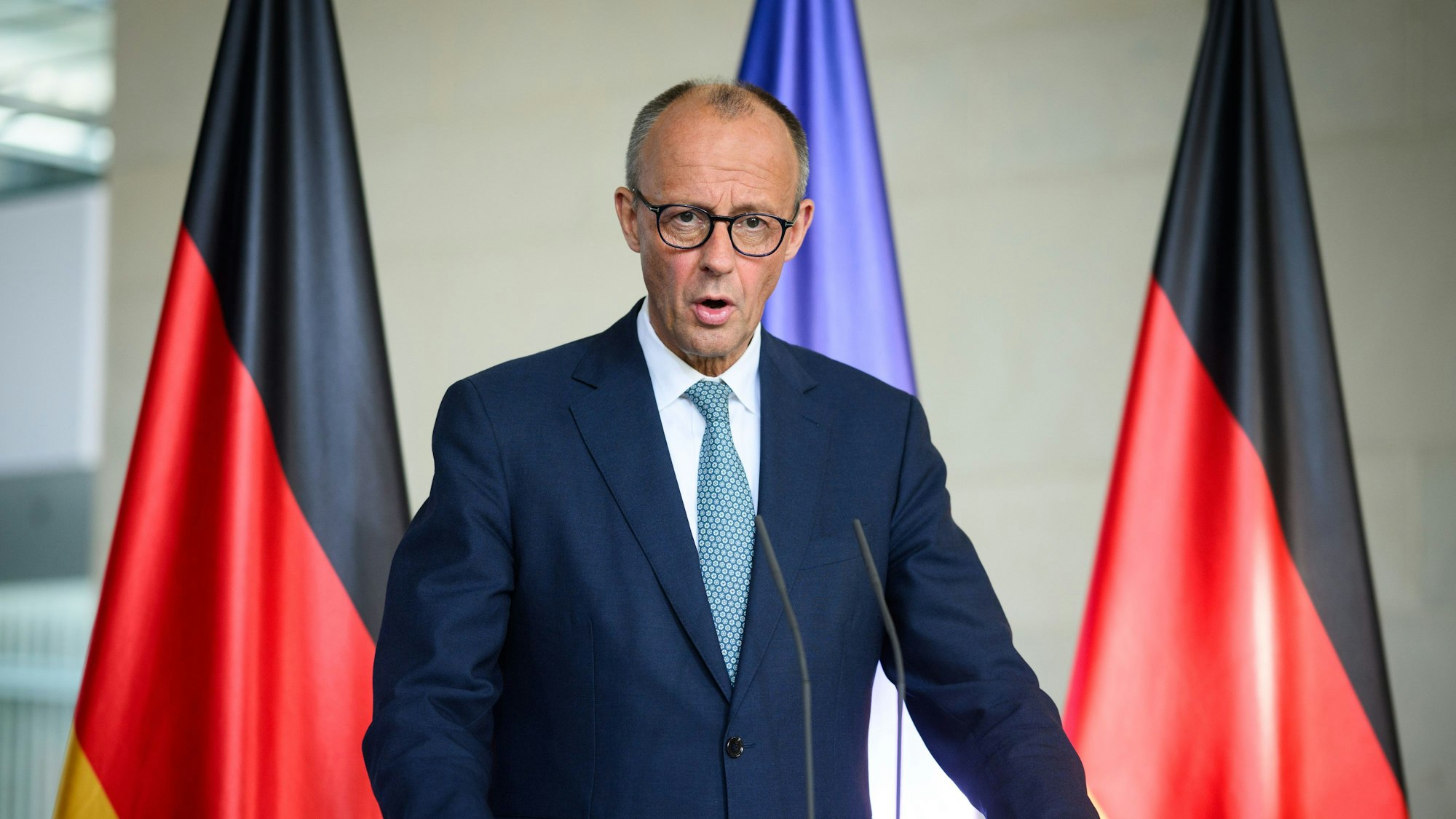 Bundeskanzler Friedrich Merz (CDU) kommt zu einer Pressekonferenz nach der Sitzung des Sicherheitskabinetts zu den Konflikten im Nahen Osten im Bundeskanzleramt. (Archivbild)
