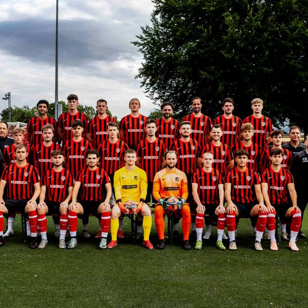 Das Bild zeigt die Bezirksliga-Mannschaft der JSG Erft Euskirchen.
