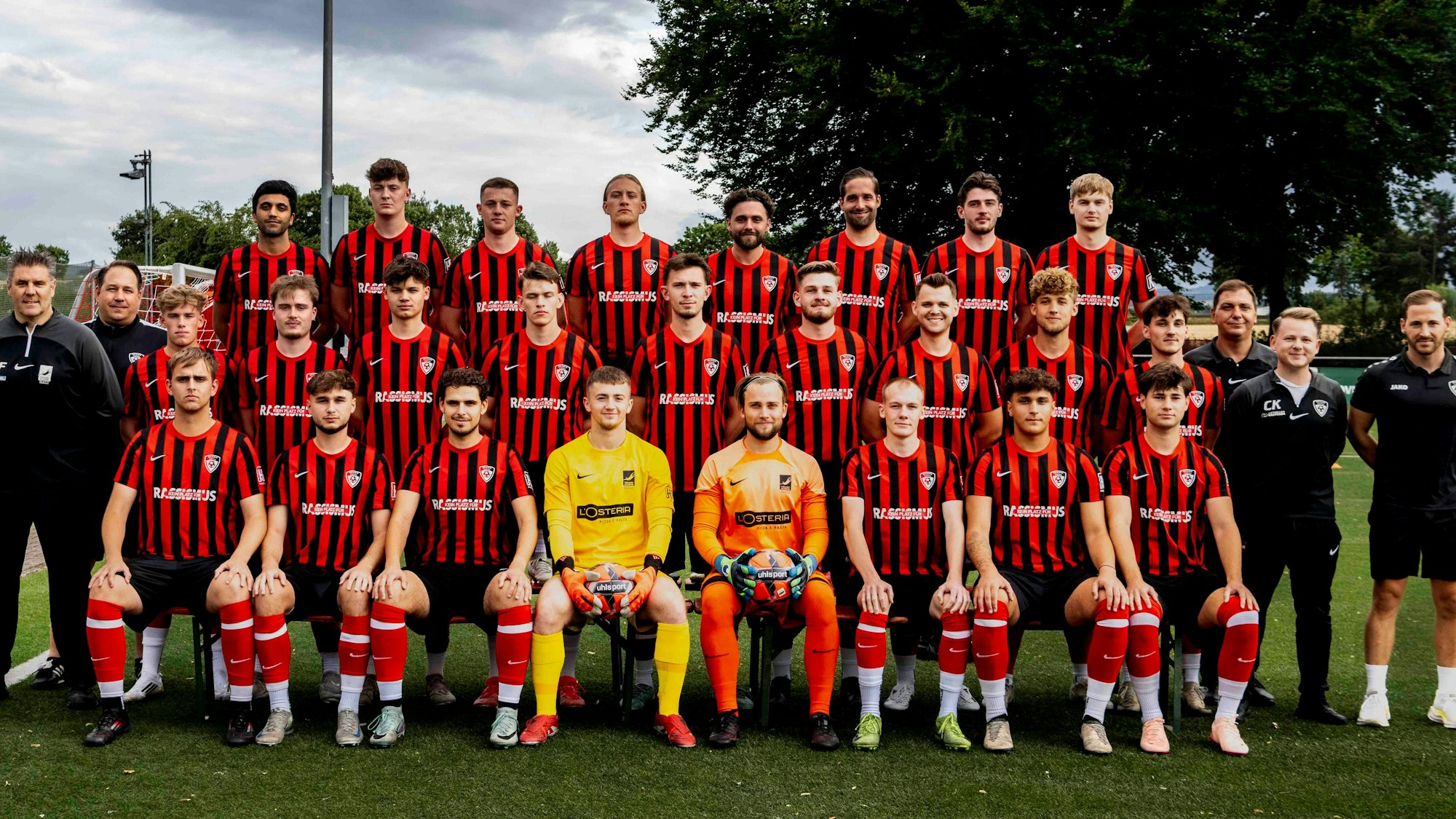 Das Bild zeigt die Bezirksliga-Mannschaft der JSG Erft Euskirchen.
