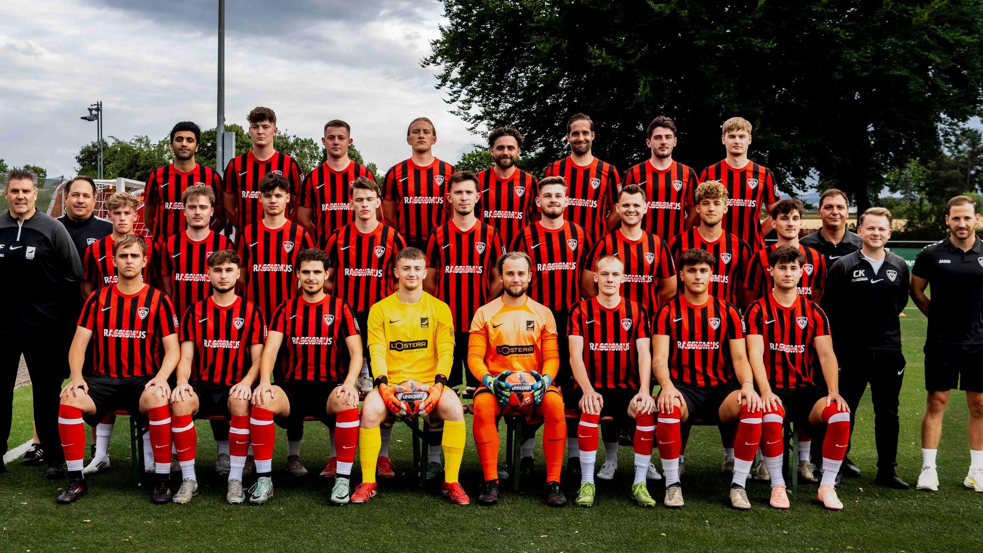 Das Bild zeigt die Bezirksliga-Mannschaft der JSG Erft Euskirchen.