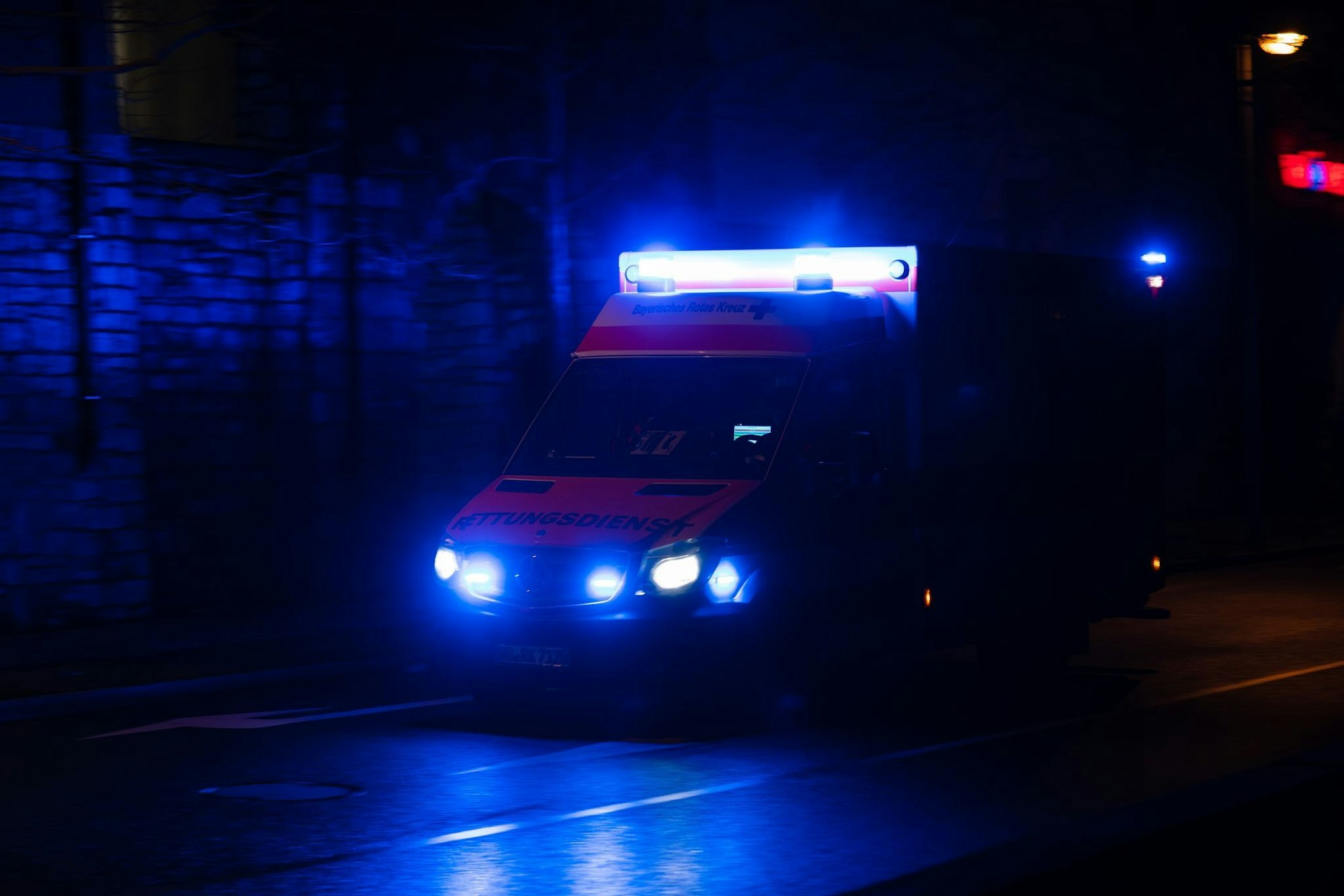 Offensichtlich unter Drogeneinfluss ist ein 52 Jahre alter Mann in Köln gestorben. (Symbolbild)