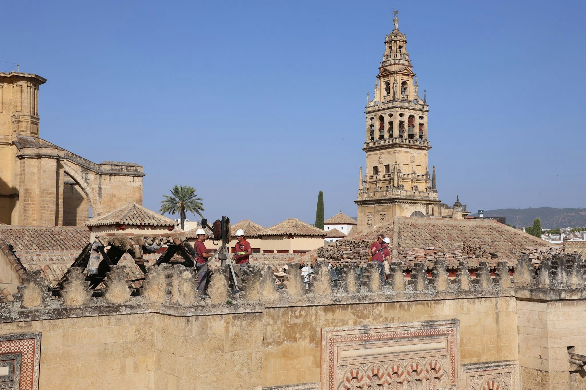 Die Kathedrale ist eine der größten Touristenattraktionen Spaniens.