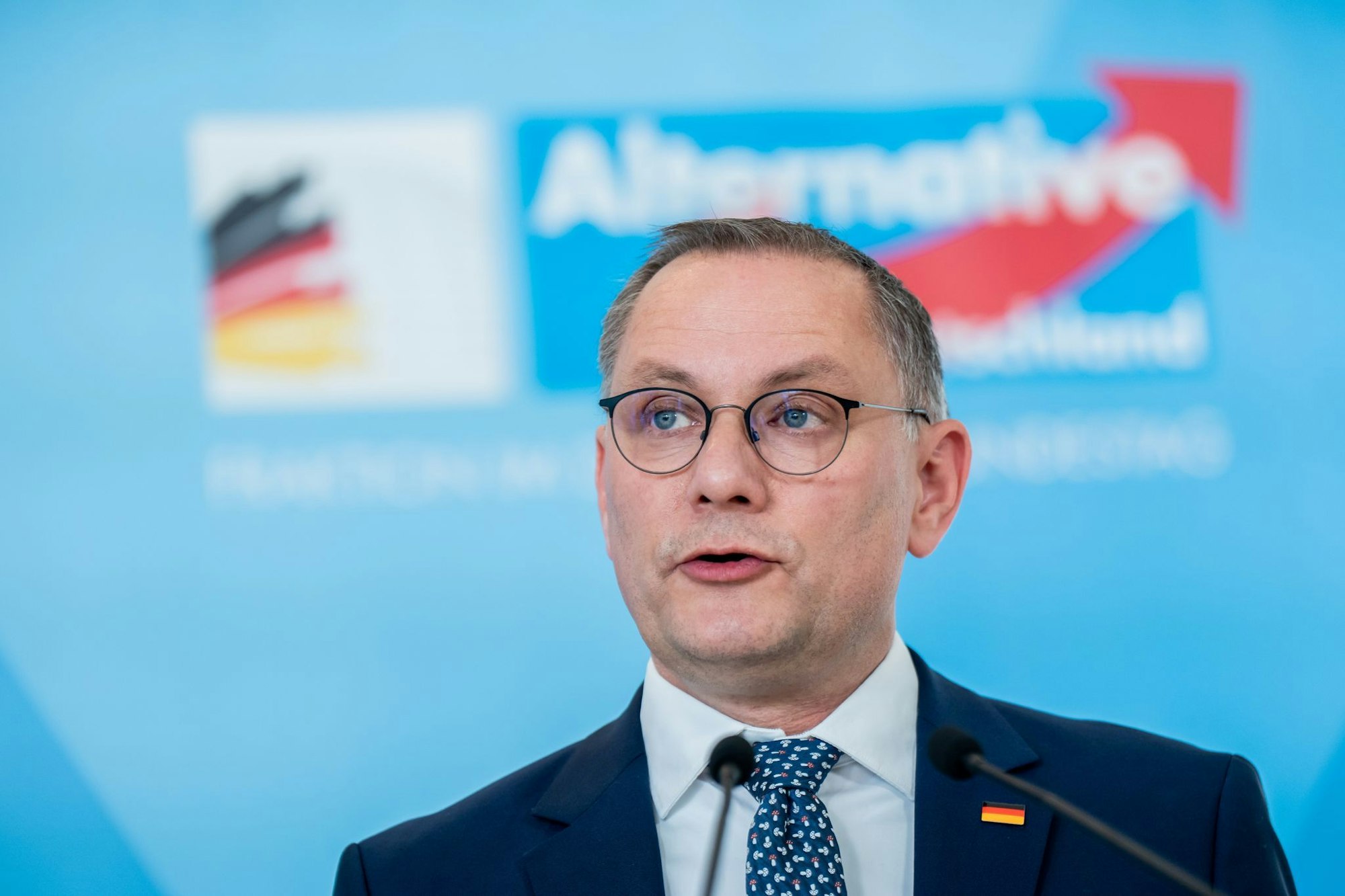 Die AfD lehnt Waffenlieferungen in Krisen- und Kriegsgebieten grundsätzlich ab.