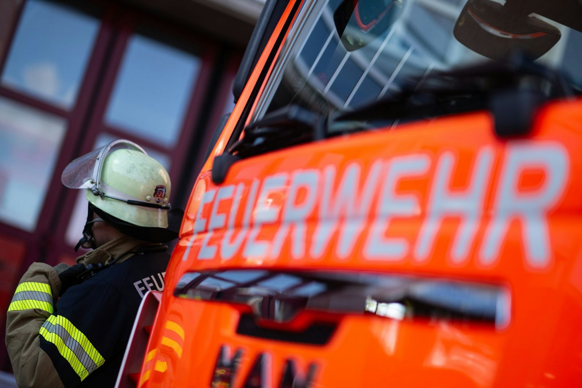 Bei dem Großbrand bei Medebach sind rund 1,5 Hektar Wald betroffen. (Symbolbild)