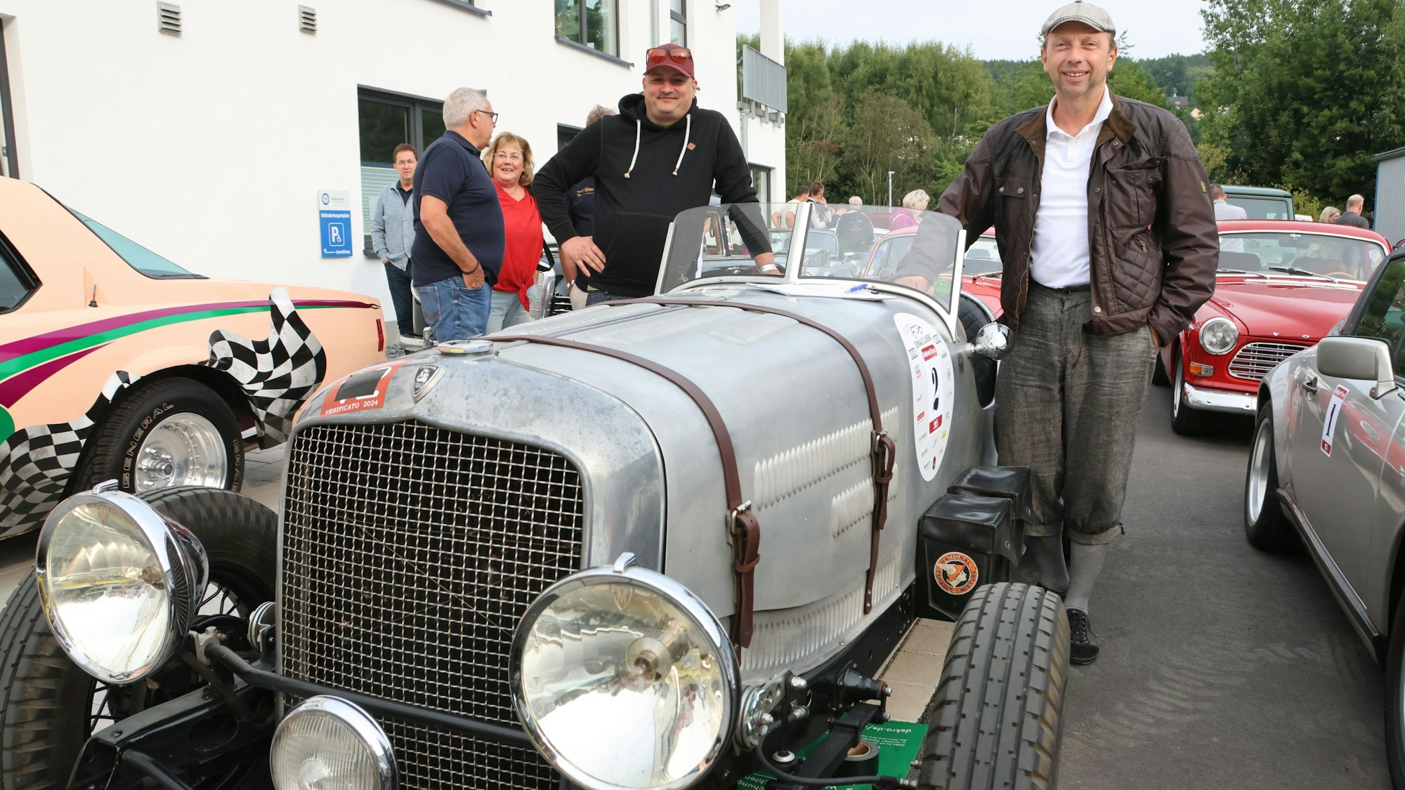 Momentaufnahme: Axel Kamelgan (rechts) und Maik Pauli am Plymouth PD Special von 1933.
