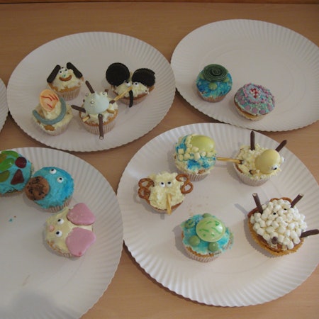 Zu schön, um zuzubeißen: Diese Cupcakes wurden bei der Geschenkten-Zeit-Aktion in Eitorf-Mühleip kreiert.