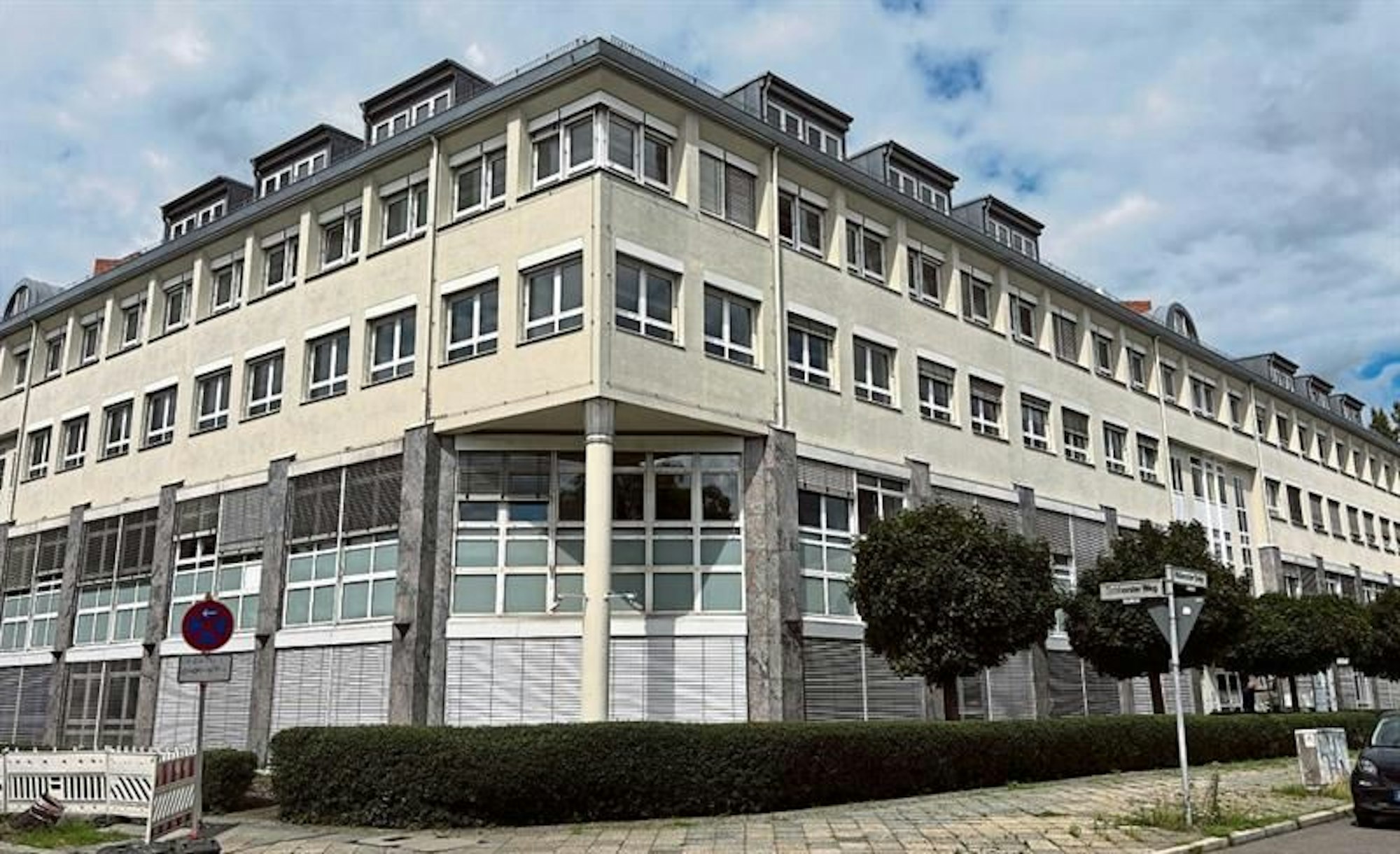 Schauplatz des Konflikts: Das Gebäude in Berlin-Reinickendorf, in dem die AfD ihre Parteizentrale hat, gehört dem Wiener Unternehmer Lukas Hufnagl.