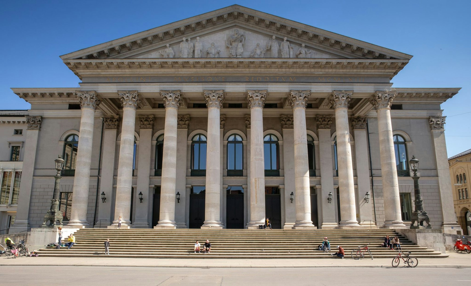 Die Bayerische Staatsoper verzichtet auf einen Dresscode. (Archivbild)