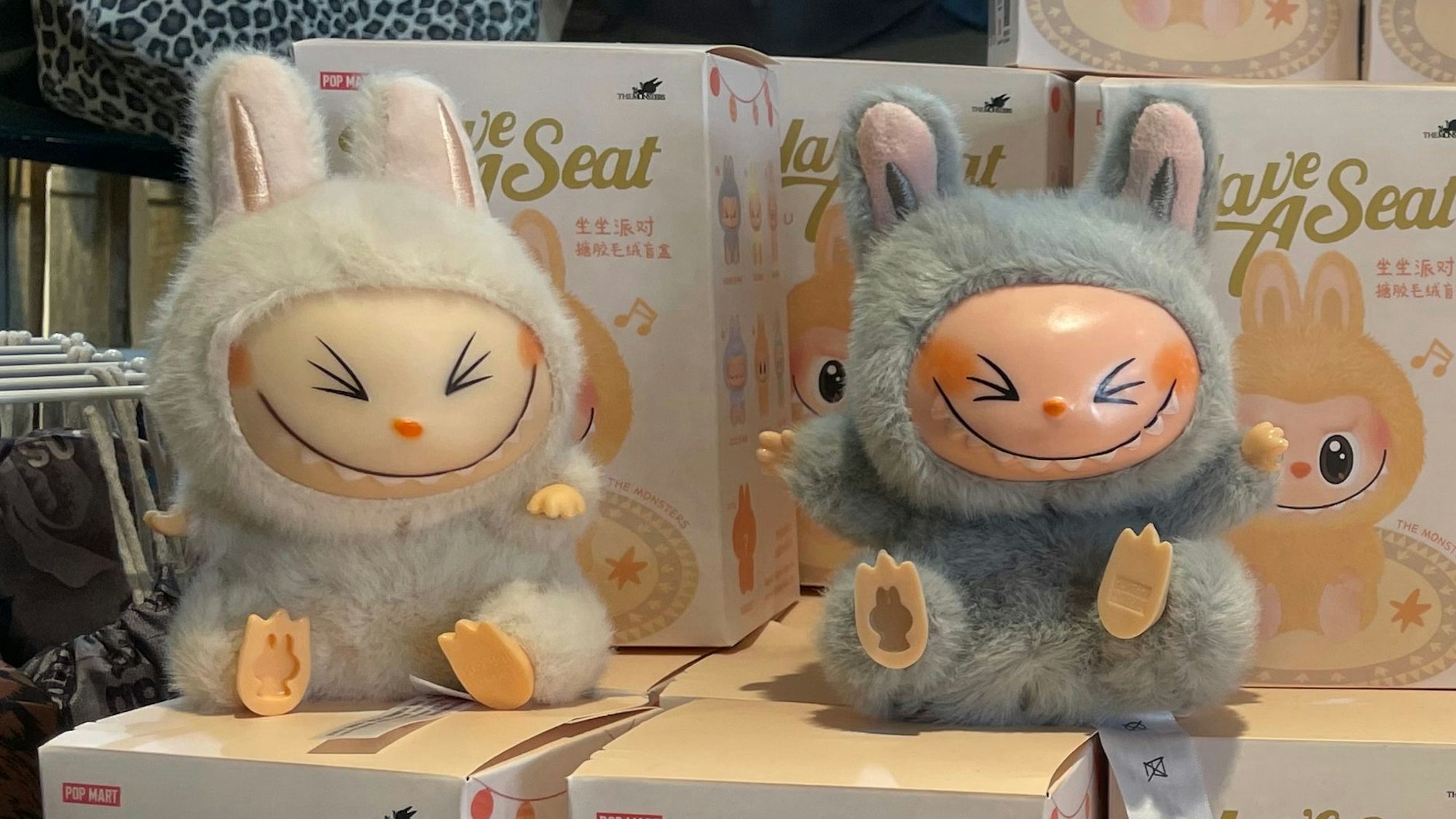 Gefälschte Labubu-Figuren in einem Kölner Geschäft