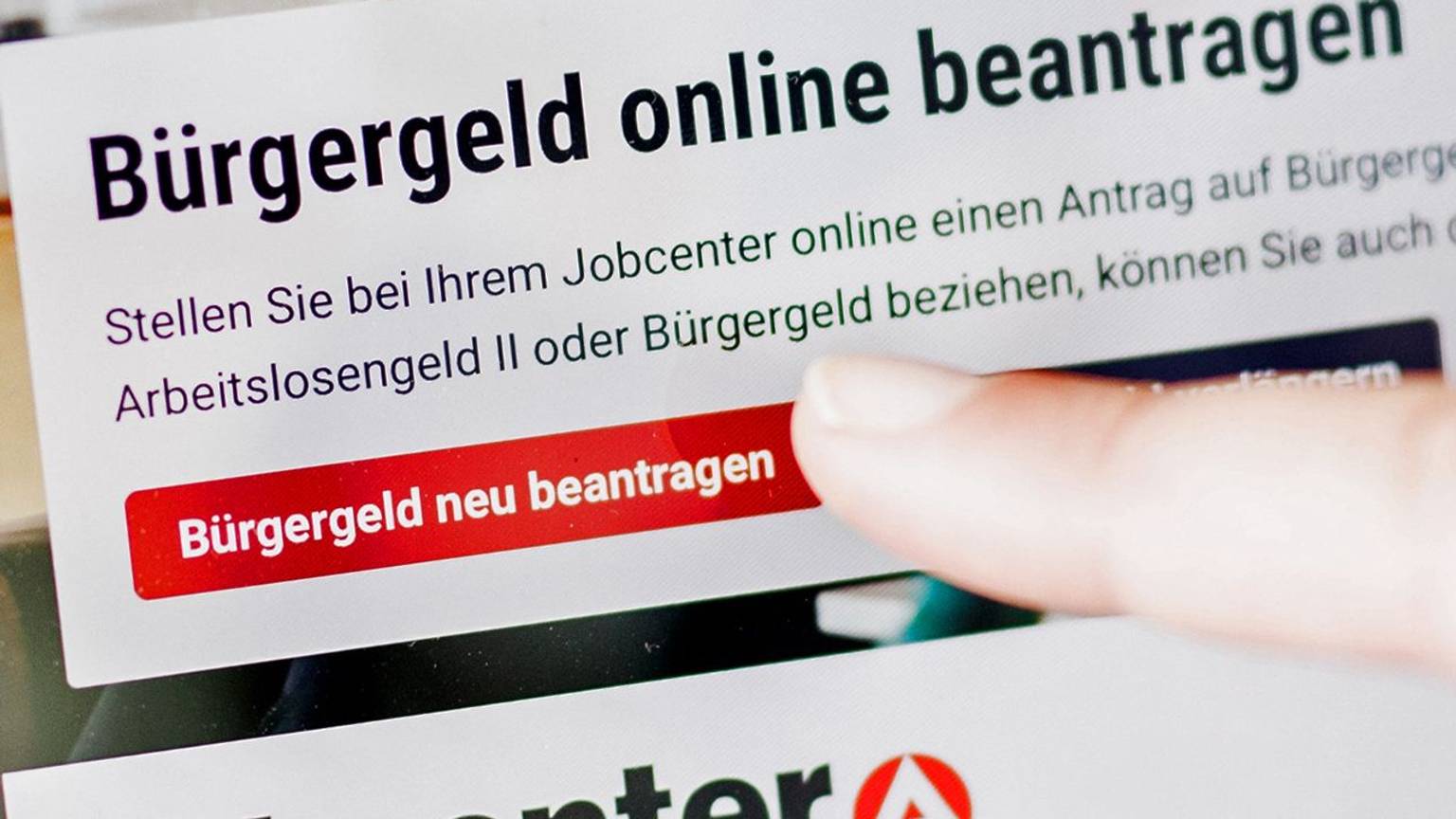 Geflüchtete aus dem Kriegsgebiet bekommen die staatliche Leistung in der Regel ohne weitere Formalitäten.