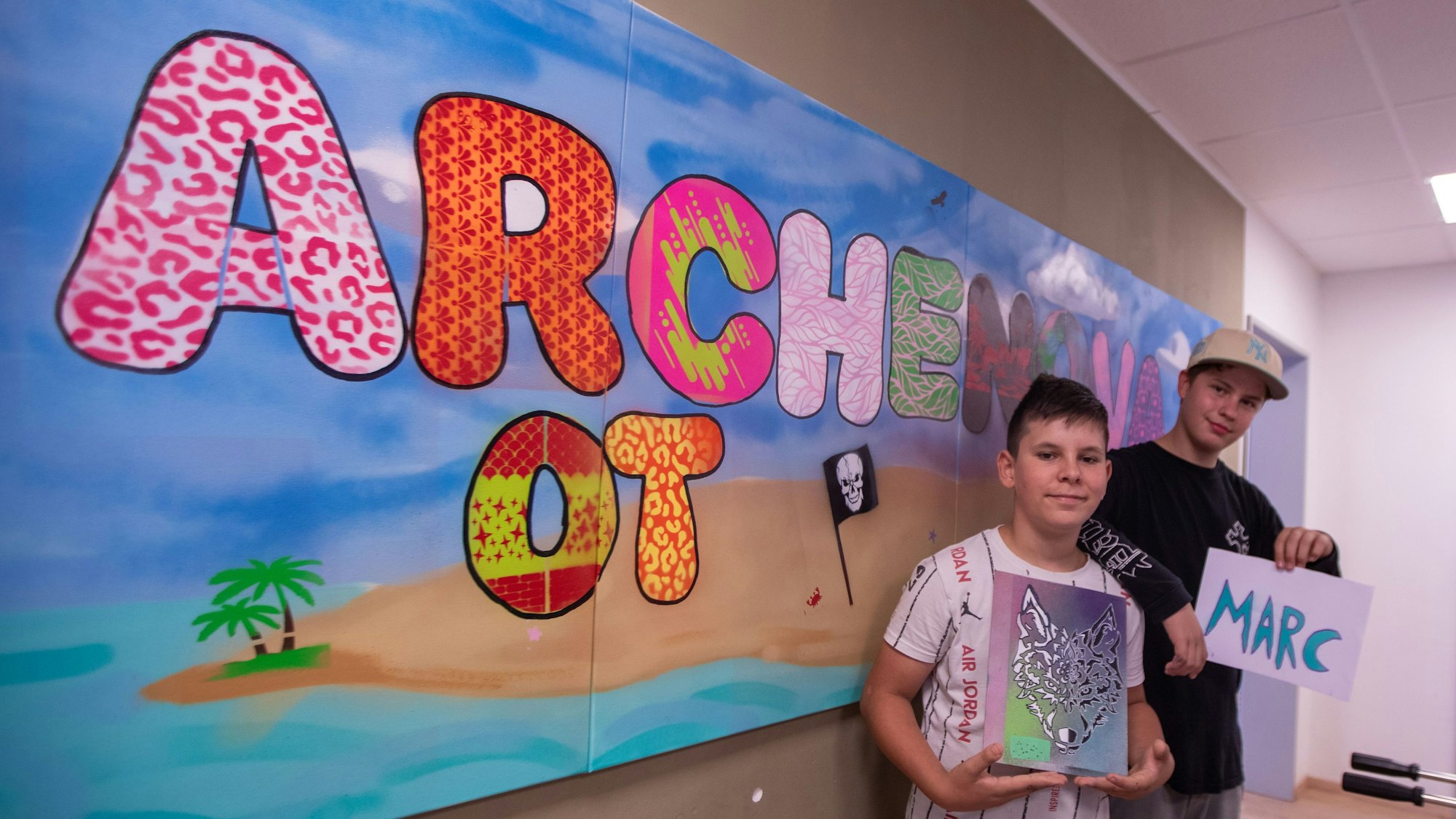 Zu Stift und Sprühdose haben Mattia (l.) und Marc beim Graffiti-Workshop in der OT Arche Nova gegriffen.