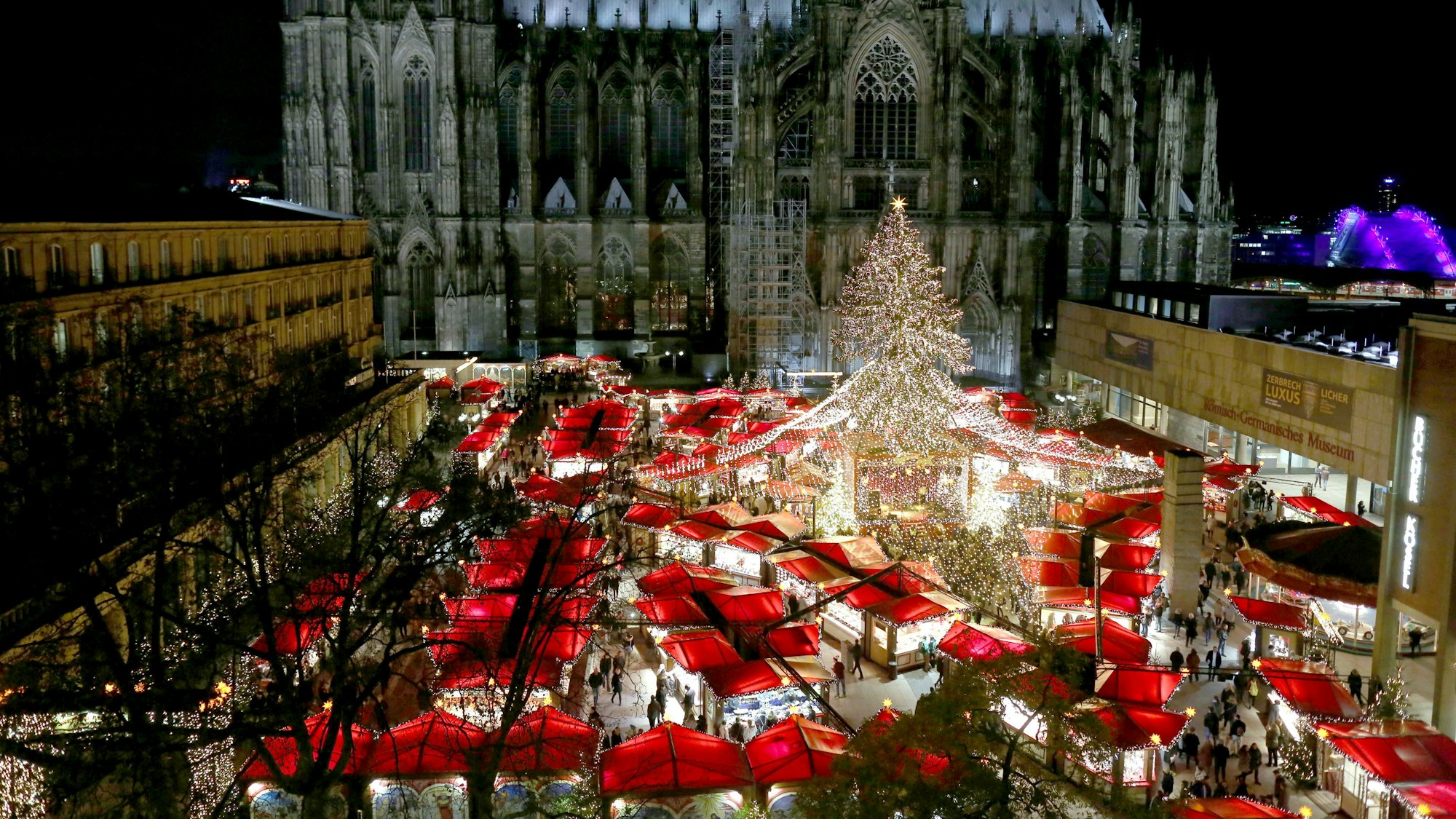 Aushängeschild für Köln: Der Weihnachtsmarkt auf dem Roncalliplatz zieht mehr als vier Millionen Besucher pro Jahr an.