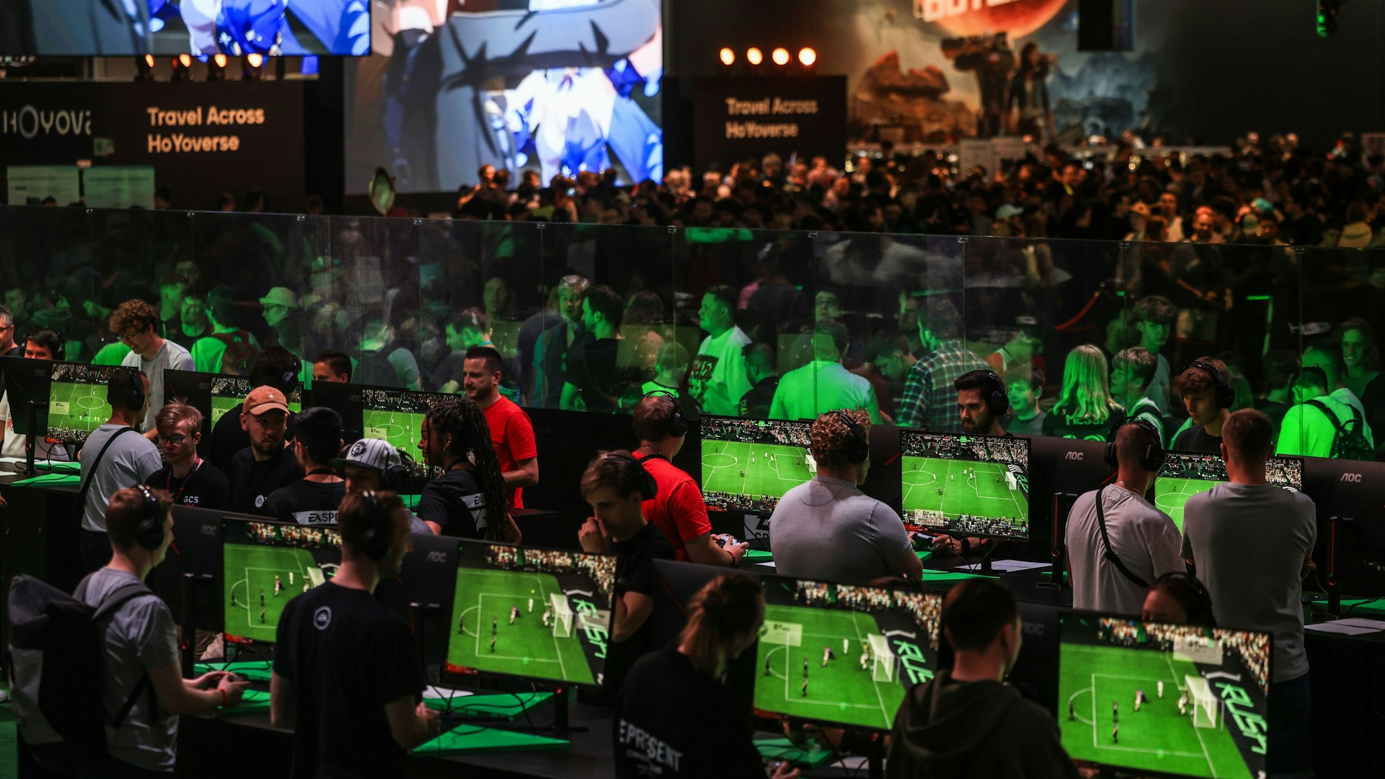 Besucher der Gamescom werden in der nächsten Woche wie im Vorjahr Spiele ausprobieren.