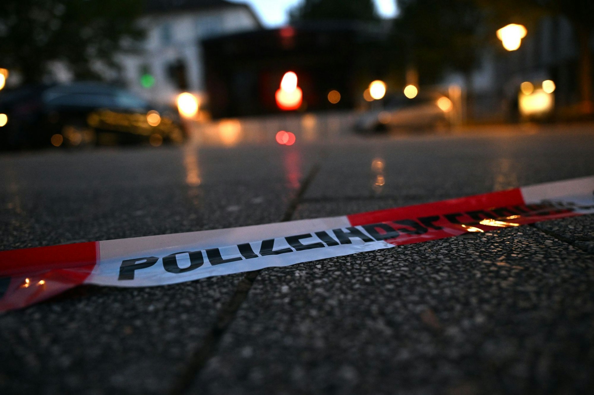 Im Prozess um den Solinger Terroranschlag hat ein Mann ausgesagt, der schwer verletzt wurde. In seinen Armen starb seine Ehefrau. (Archivbild)