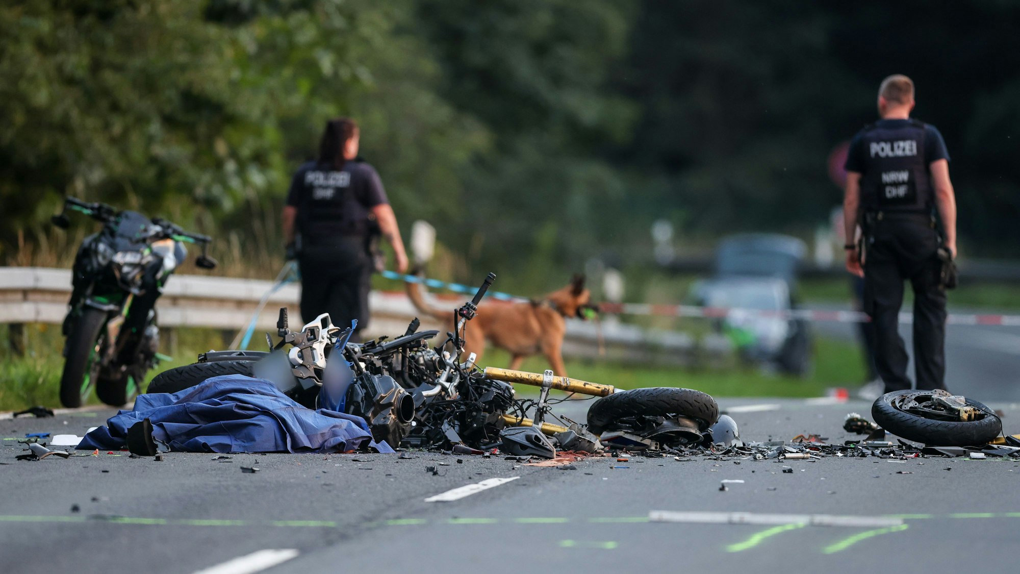 Totalschaden: Ein Bike ist bei dem tödlichen Unfall schwer beschädigt worden.