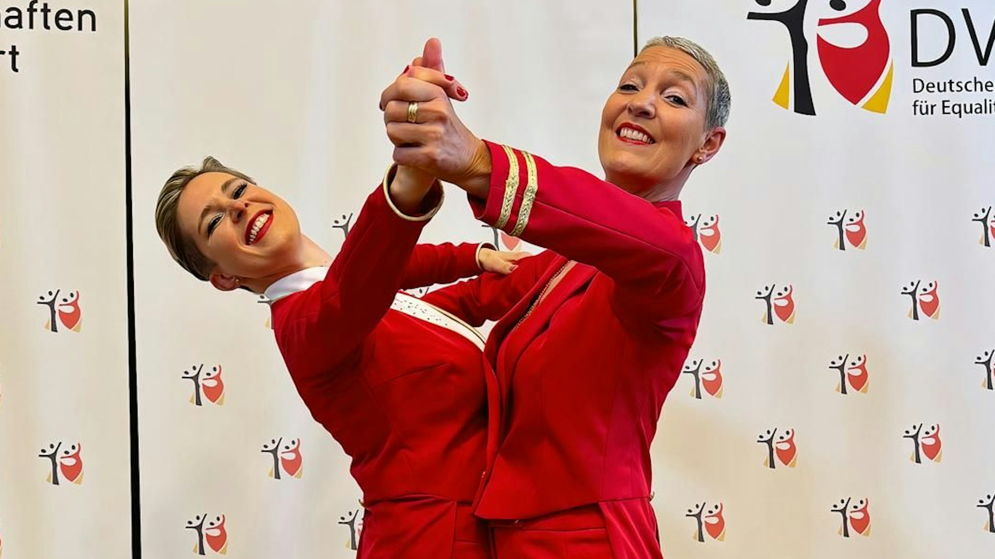 Karolin und Brita Böckenfeld trainieren beim Sankt Augustiner Tanzsportkreis.