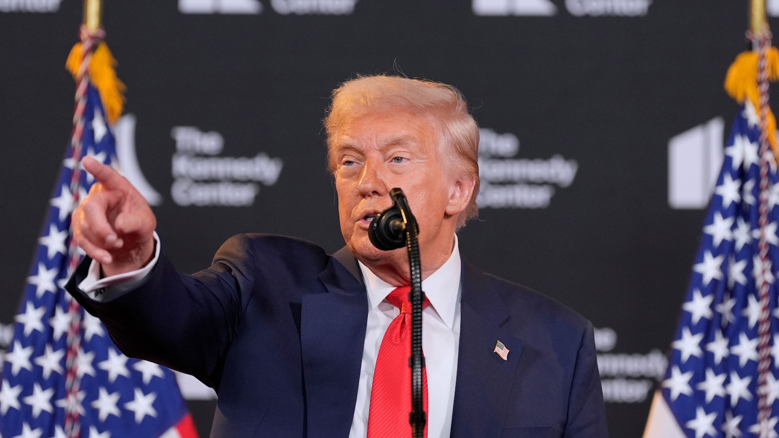 US-Präsident Donald Trump spricht im Kennedy Center.