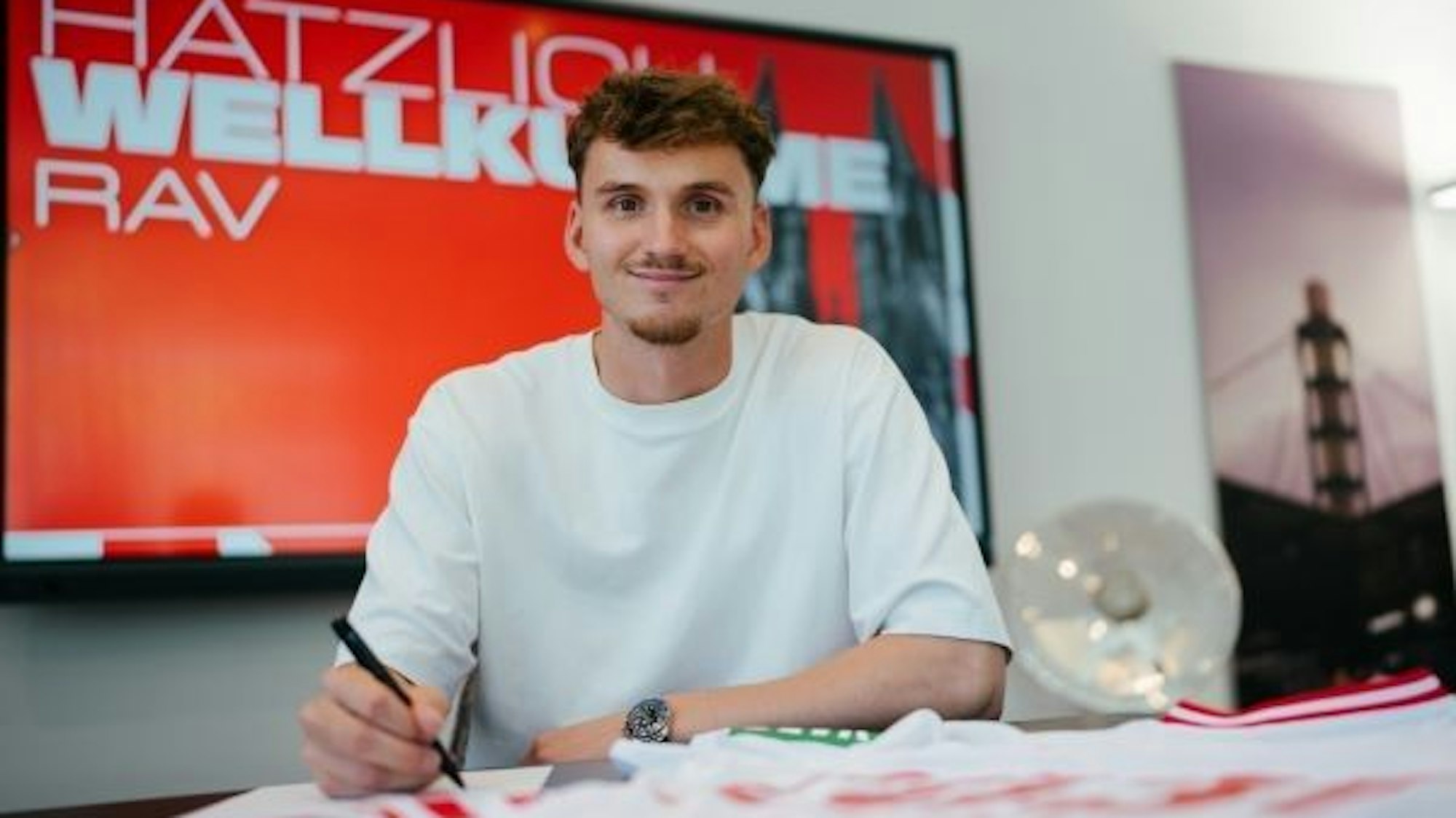 Rav van den Berg hat beim 1. FC Köln einen Vertrag bis 2030 unterschrieben.