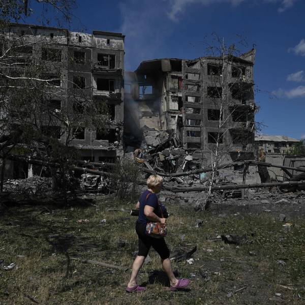 Die Zerstörung geht weiter: Hier ein von einem russischen Luftchlag schwer beschädigtes Gebäude in Bilozerske
