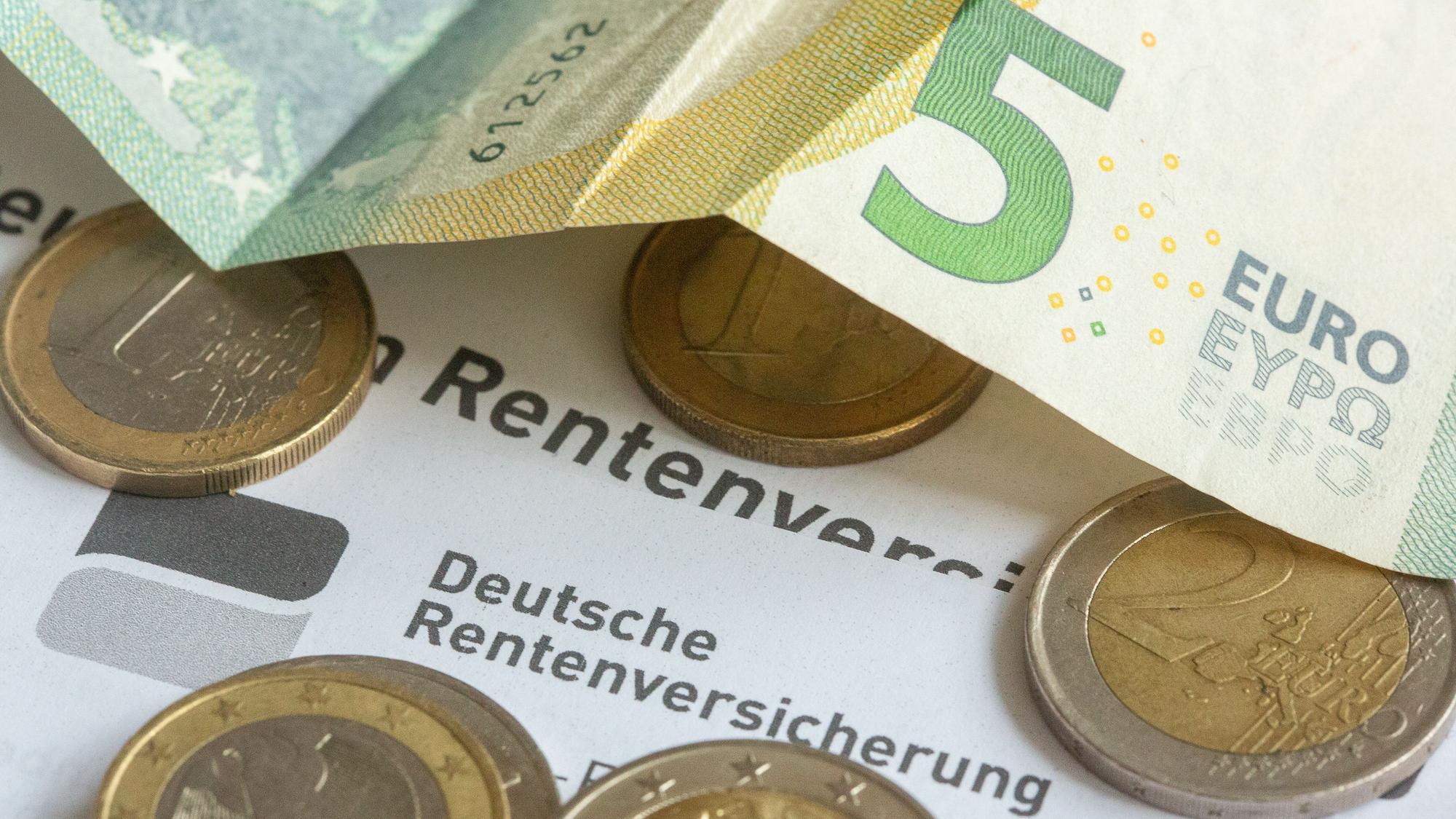 Vielen sozialversicherungspflichtigen Vollbeschäftigten droht bei Beibehaltung des jetzigen Rentensystems im Alter eine Minirente.