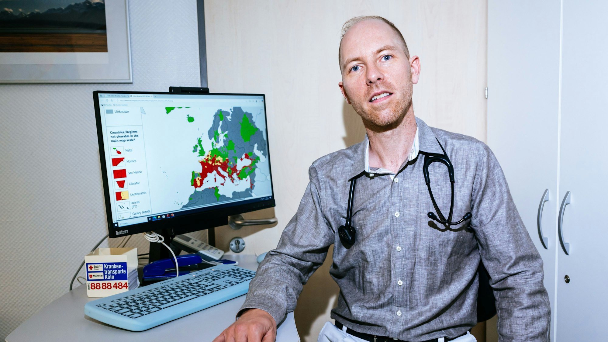 Dr. Jakob Schröder ist leitender Oberarzt in der Reise- und Tropenmedizin im Cellitinnen-Krankenhauses St. Marien. Er verfolgt seit Jahren die Verbreitung der asiatischen Tigermücke in Europa.