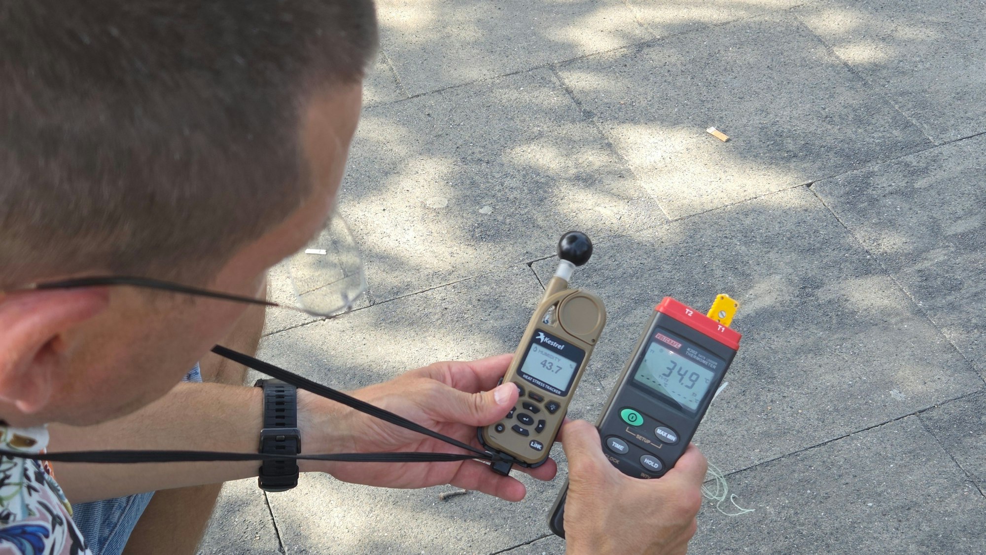 35 Grad im Schatten misst Karsten Brandt an einer Bushaltestelle.