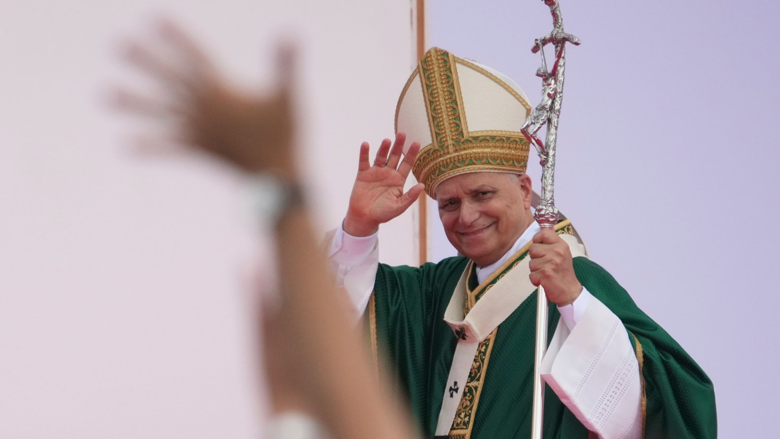 Rom: Papst Leo XIV. hält eine Messe mit jungen Menschen, die am Jugendjubiläum auf dem Tor Vergata Feld teilnehmen.