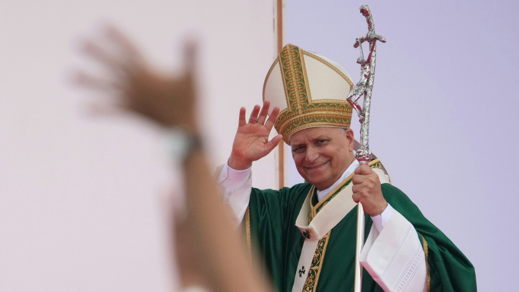 Rom: Papst Leo XIV. hält eine Messe mit jungen Menschen, die am Jugendjubiläum auf dem Tor Vergata Feld teilnehmen.