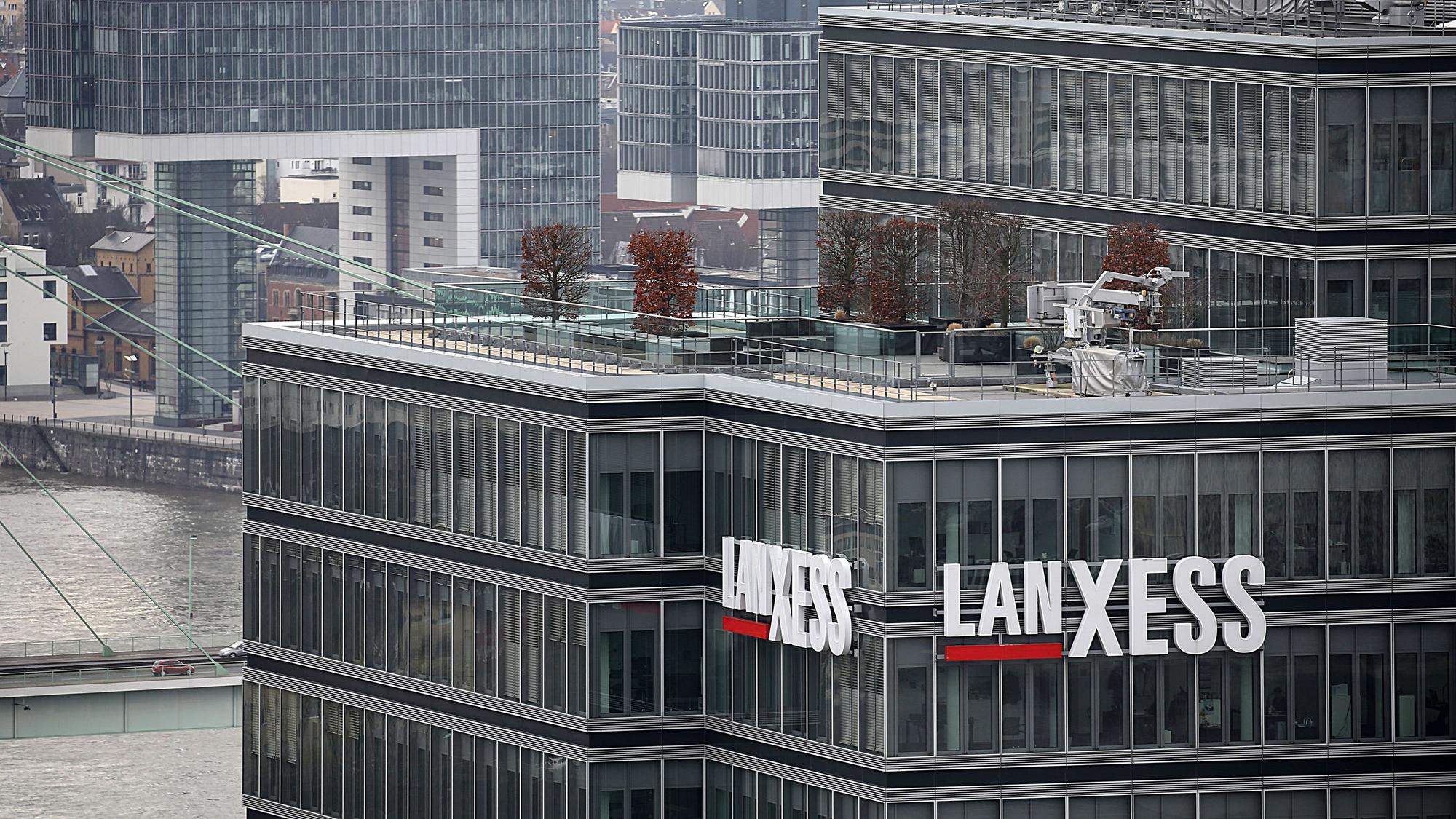 Blick auf die Zentrale des Chemie Konzerns Lanxess.