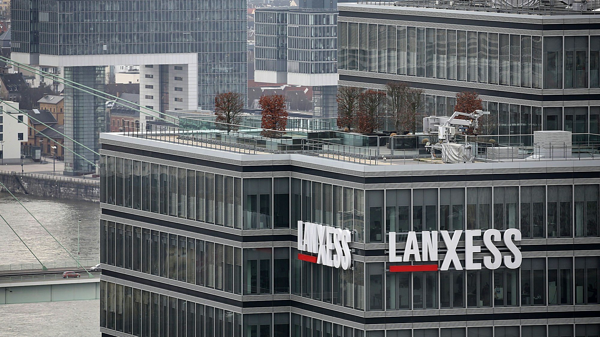 Blick auf die Zentrale des Chemie Konzerns Lanxess.