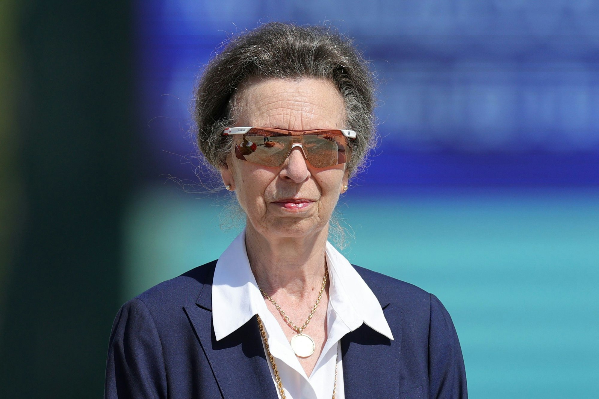ersailles: Prinzessin Anne während der Olympischen Spiele in Paris 2024 bei der Siegerehrung in der Disziplin Springreiten.