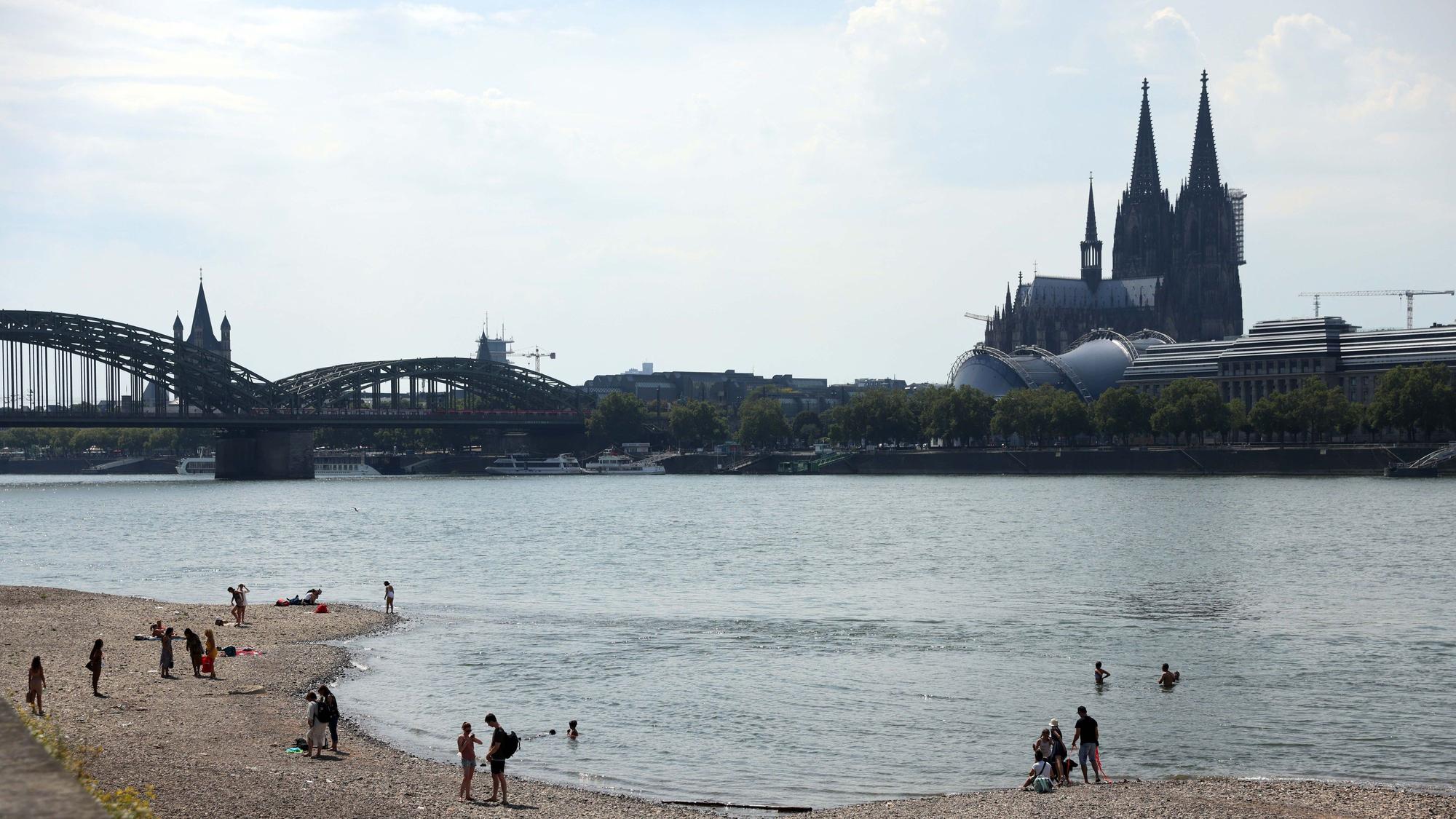 Köln, RSK, Schwimmen im Rhein beim Tanzbrunnen