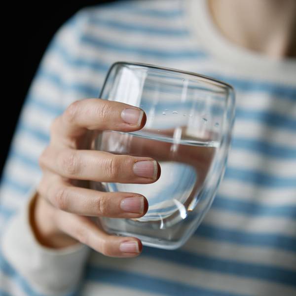 Bestimmte Getränke können den Körper sogar länger mit Flüssigkeit versorgen als reines Wasser.