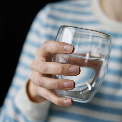 Bestimmte Getränke können den Körper sogar länger mit Flüssigkeit versorgen als reines Wasser.