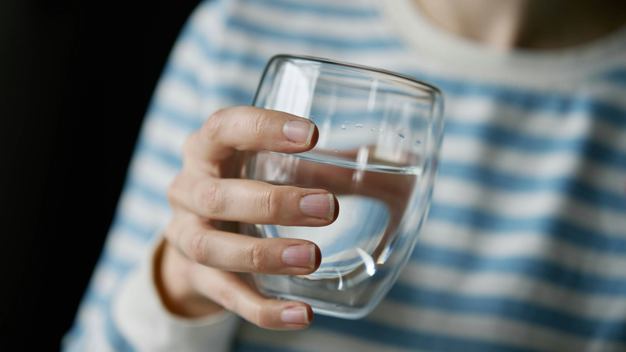 Bestimmte Getränke können den Körper sogar länger mit Flüssigkeit versorgen als reines Wasser.