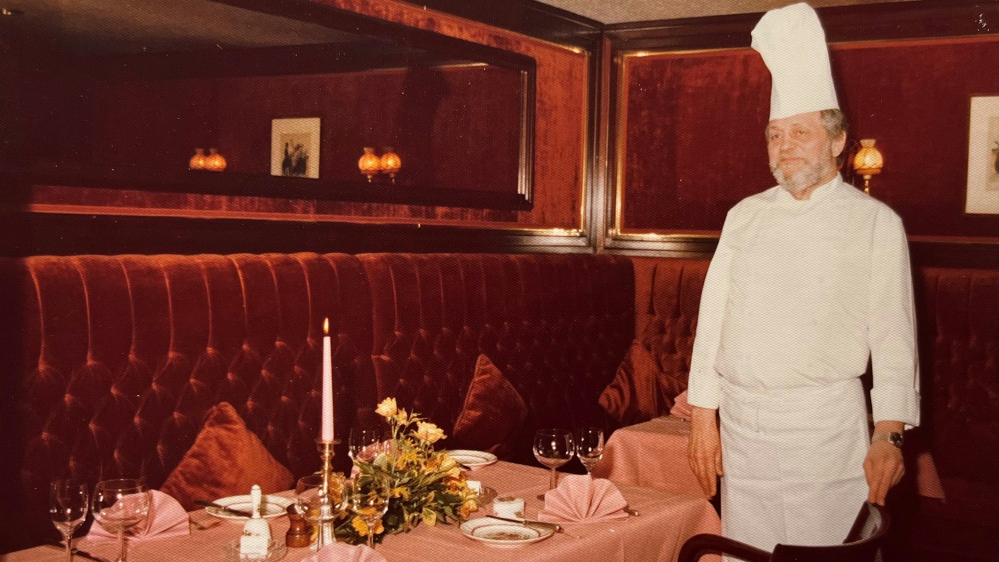 Der Namensgeber: Der 1981 verstorbene Alex Silberstein stand mit hoher Kochmütze in der Küche.