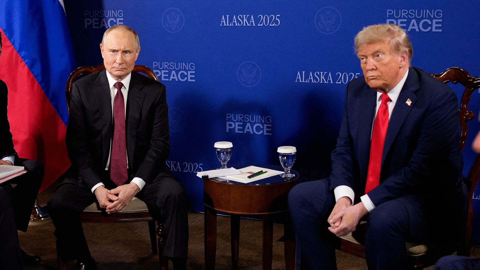 Trump und Putin stellten sich nur sehr kurz den Pressevertretern.