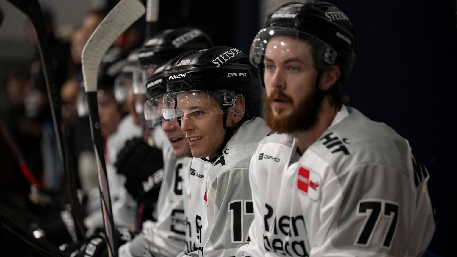 Ryan MacInnis (r.) und Jan Luca Sennhenn in der Kölnarena 2.