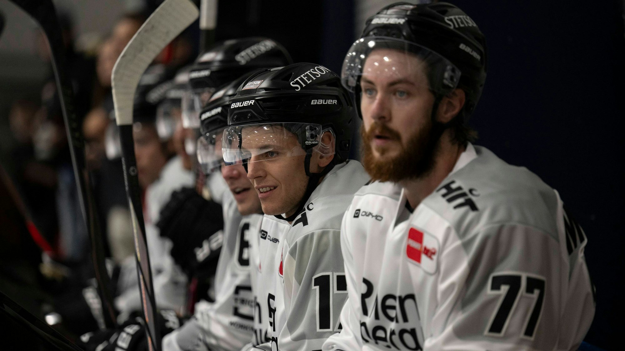 Ryan MacInnis (r.) und Jan Luca Sennhenn in der Kölnarena 2.