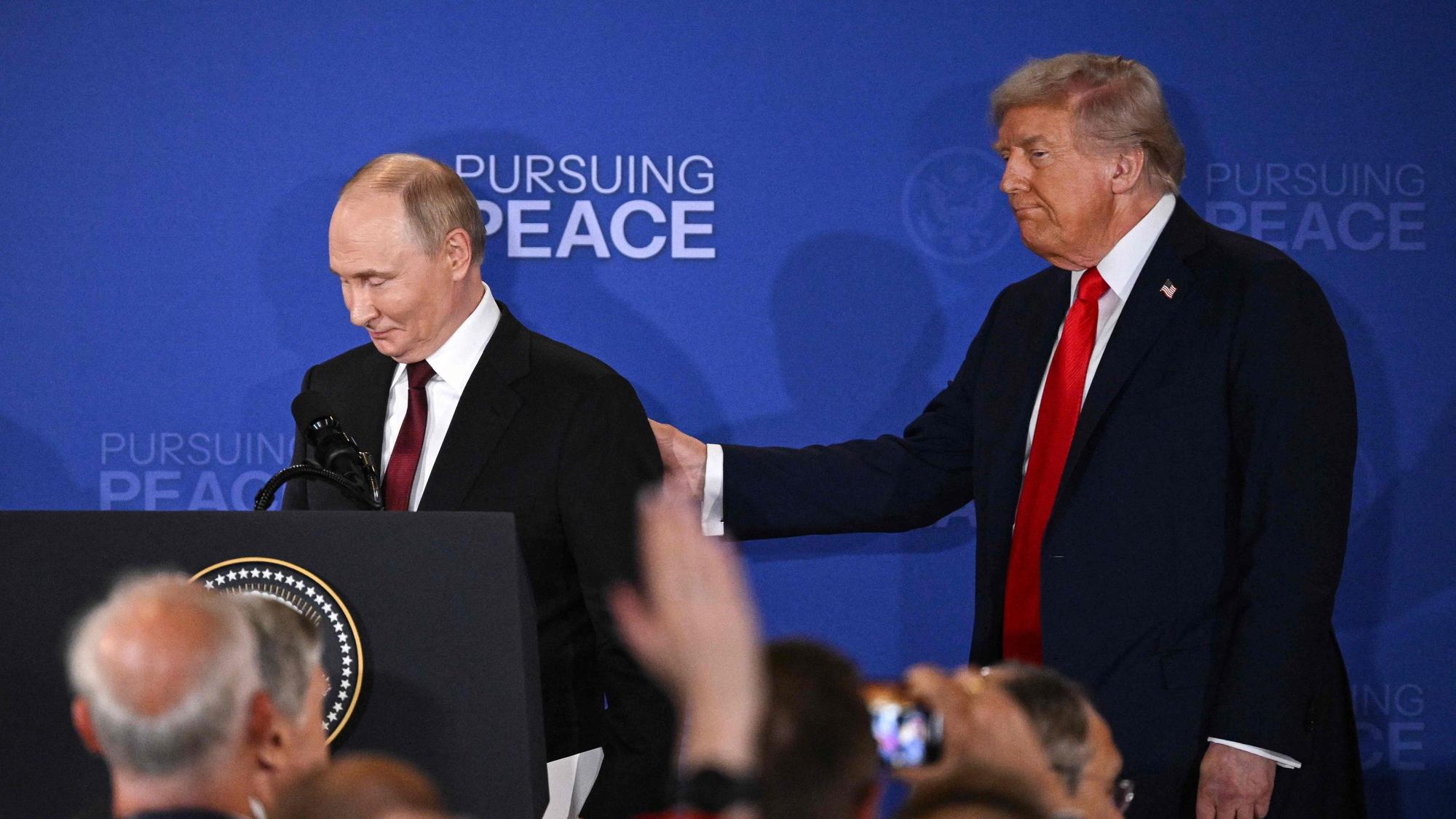 Trump hofiert Putin beim Ukraine-Gipfel.