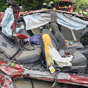 Das Autowrack eines Unfalls in Kürten