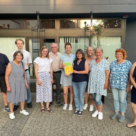 Das Foto zeigt die LeselernhelferInnen.