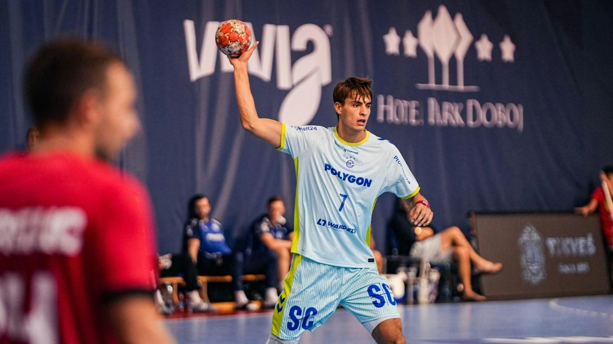 Julian Köster beim Wurf.