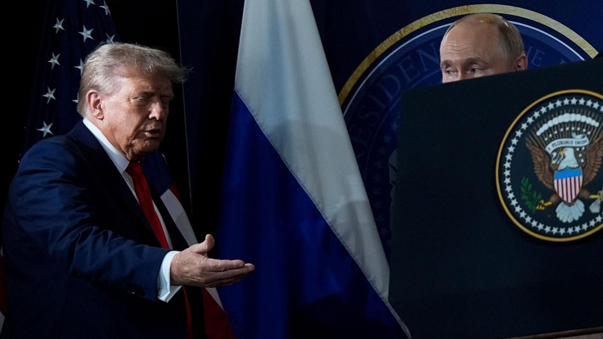US-Präsident Donald Trump (l) und der russische Präsident Wladimir Putin bei dem Treffen am Freitag, 15. August 2025, in Anchorage, Alaska.